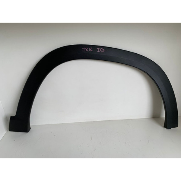 Moldura Paralama Dianteiro Direito Tracker 2021 Usado